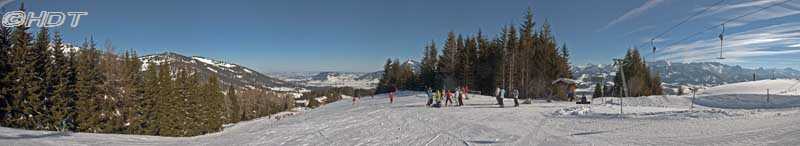 Blick vom Alpe-Eck-Lift &uuml;ber den Allg&auml;uer Berghof ins flache Allg&auml;u
